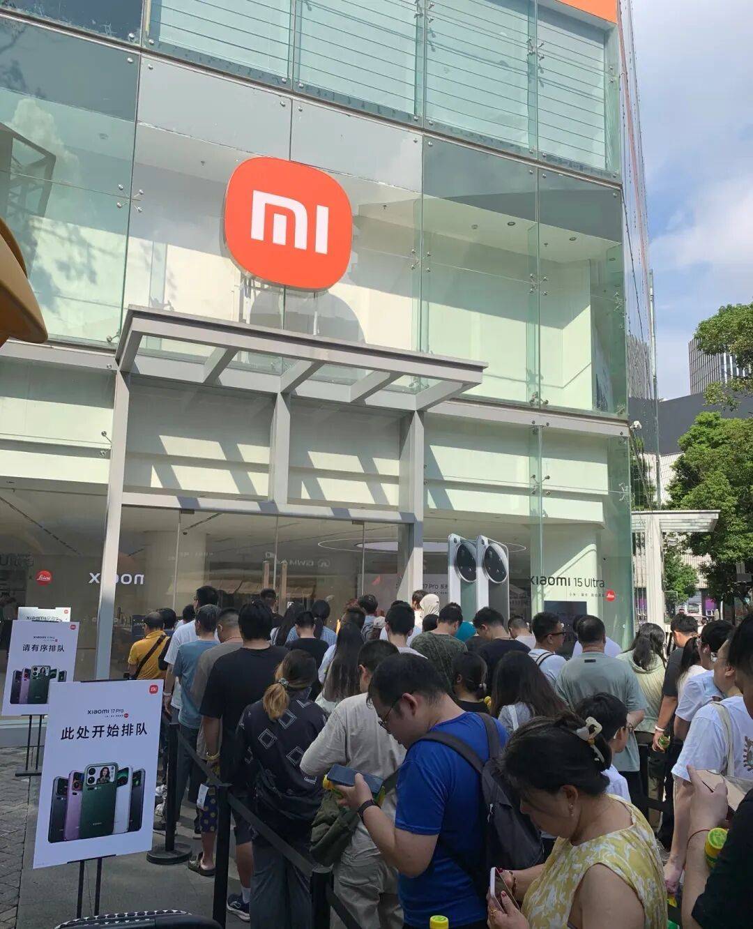 小米17系列今日开售引热潮5分钟破纪录Pro Max版成销量